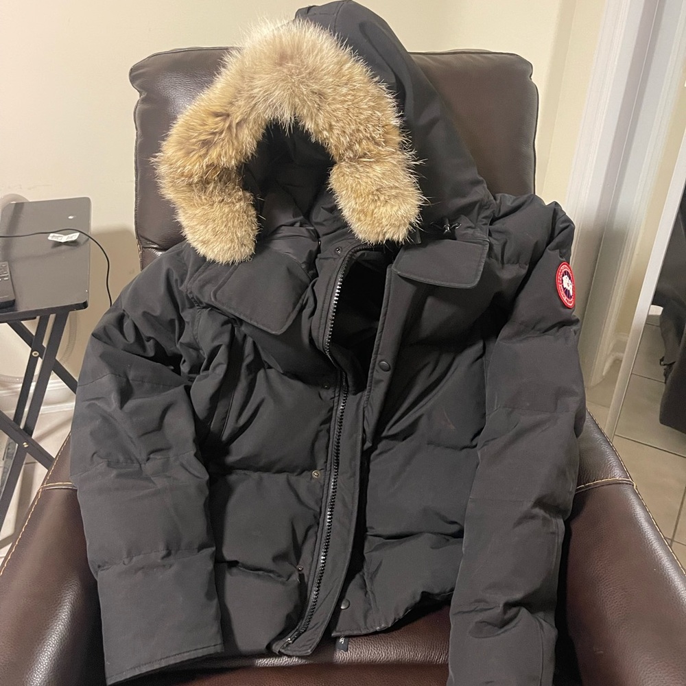 USED- CANADA GOOSE Men's WYNDHAM Parka Style
3808M Black Size XL RV$950.